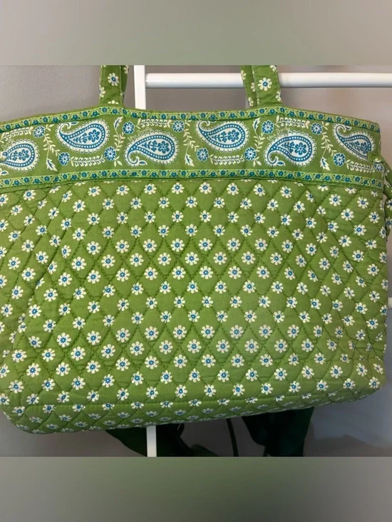 Vera Bradley 3 Piece Set, Quilted Green Floral Tote with Matching Wallet & Pouch - Picture 4 of 16